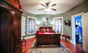 1453 S 2nd Street Louisville, Kentucky. Derby Home RentalLouisville